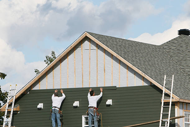 Professional Siding technician working in South Lebanon, OH